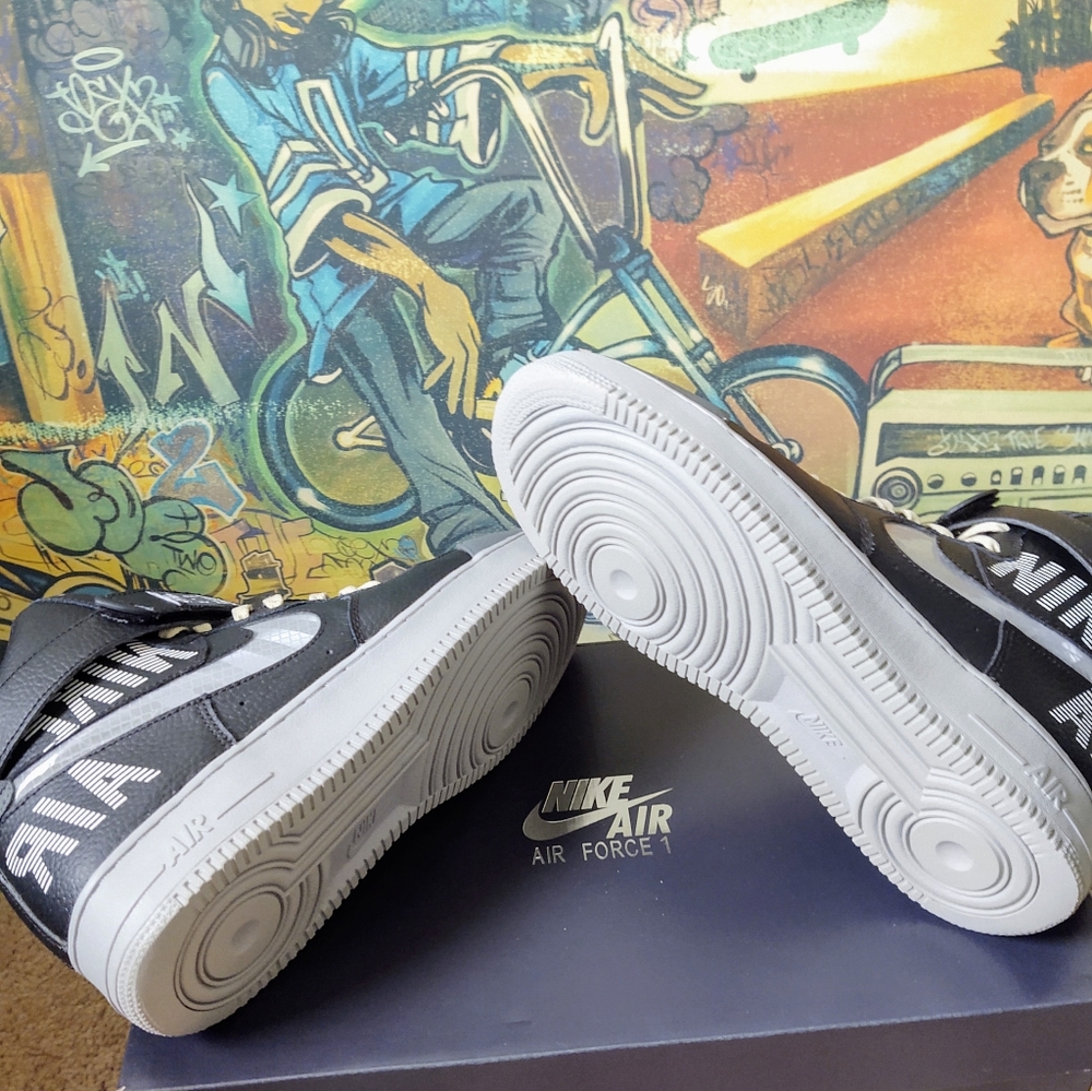 Nike Air Force 1 07 LV8'S